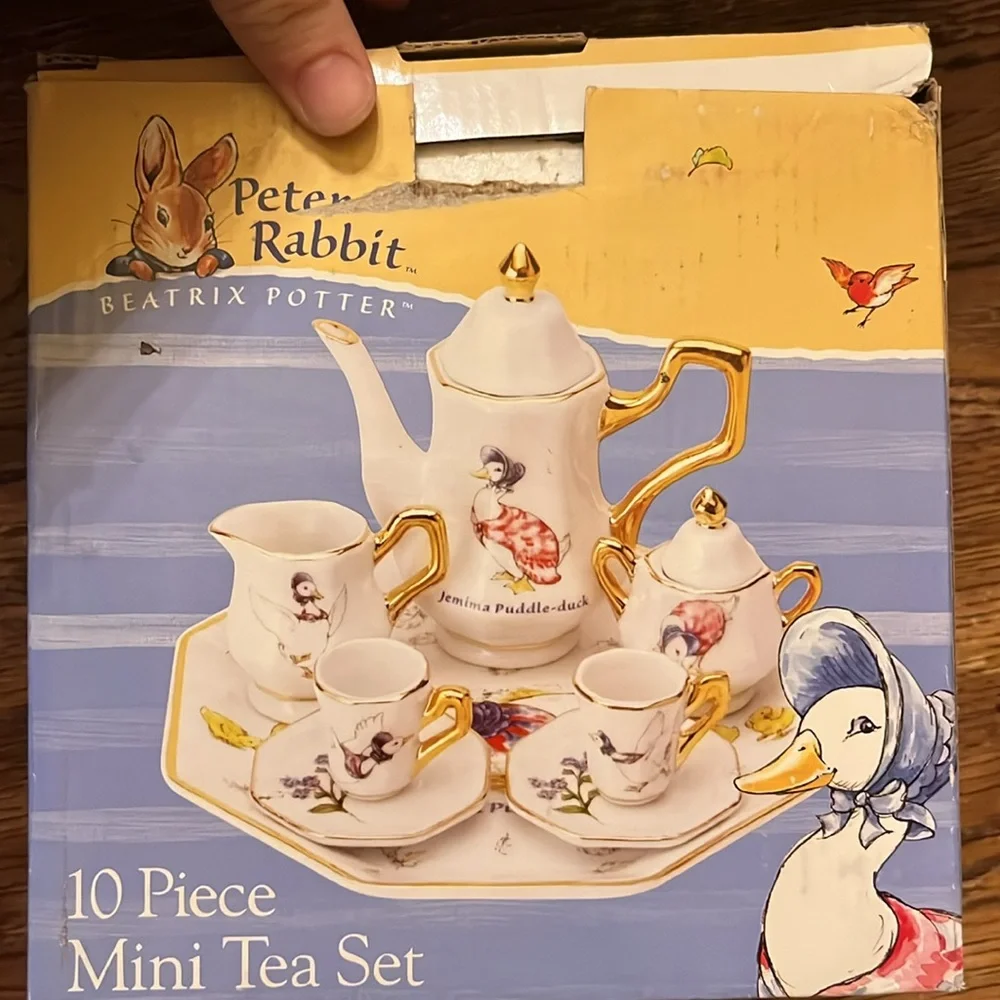Beatrix Potter Peter Rabbit Mini Tea Set - Picture 4 of 5